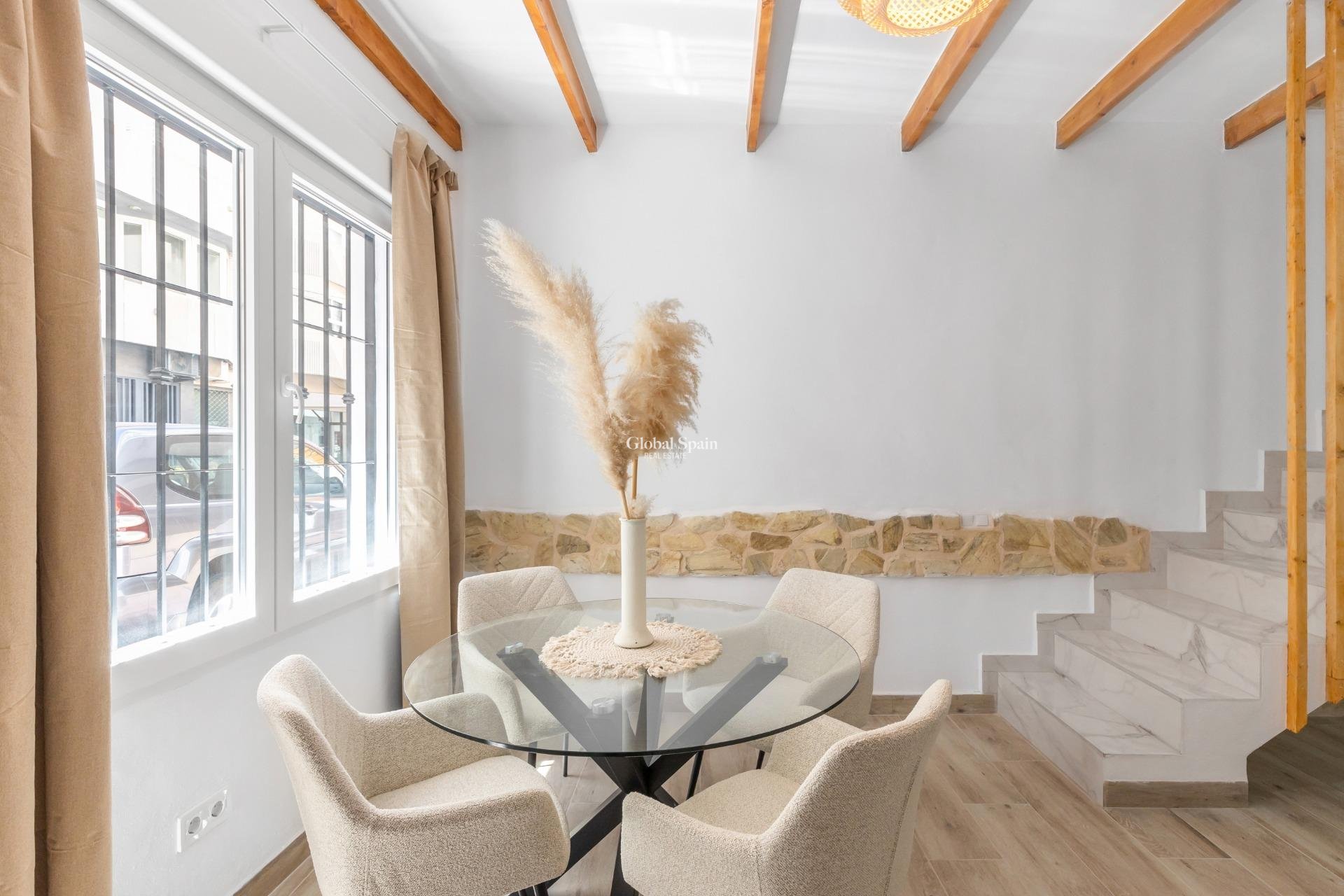 Wiederverkauf - HAUS -
TORREVIEJA - Centro - Muelle Pesquero