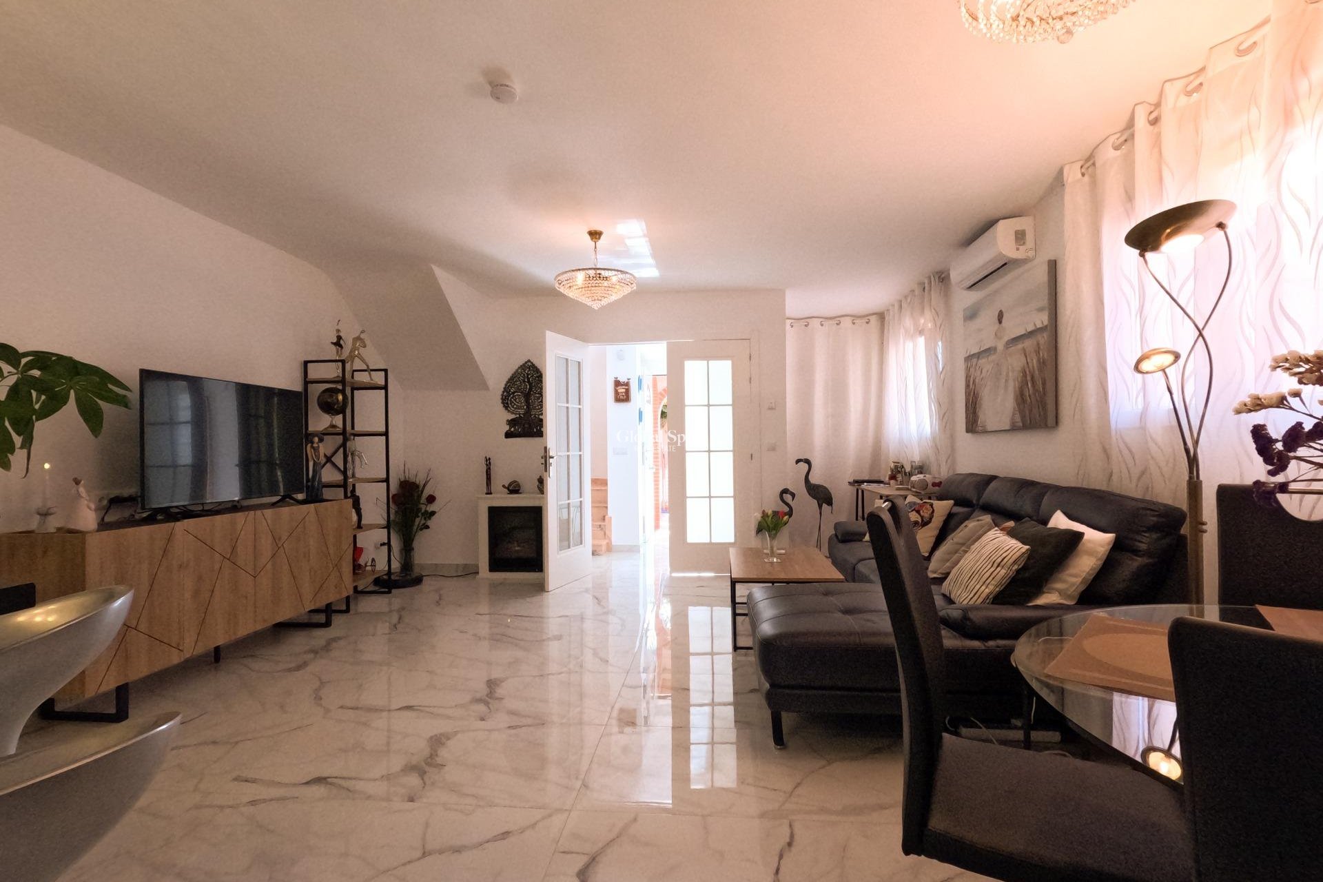 Wiederverkauf - HAUS -
TORREVIEJA - El Acequión - Los Náufragos