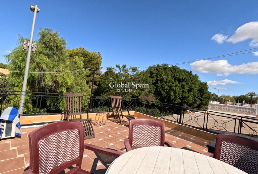 Wiederverkauf - HAUS -
TORREVIEJA - El Acequión - Los Náufragos