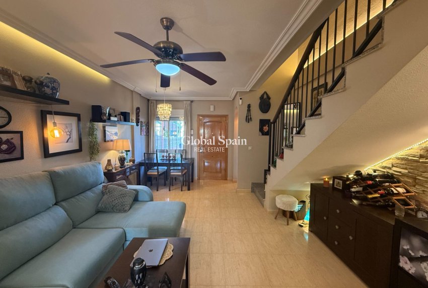 Wiederverkauf - HAUS -
TORREVIEJA - El limonar