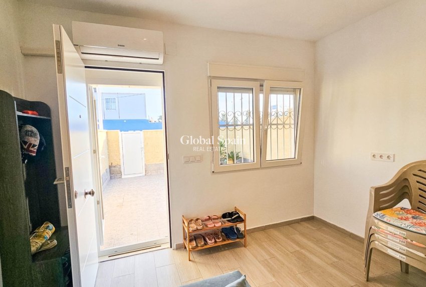 Wiederverkauf - HAUS -
TORREVIEJA - El limonar