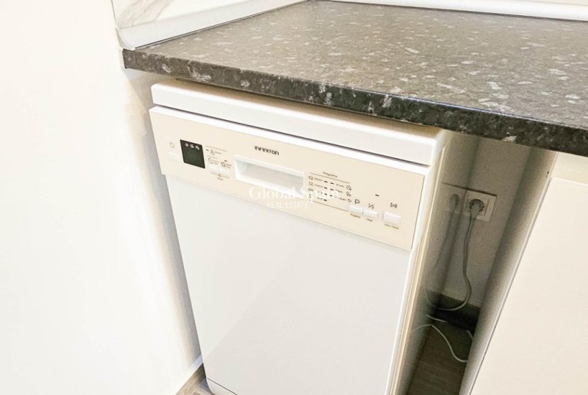 Wiederverkauf - HAUS -
TORREVIEJA - El limonar