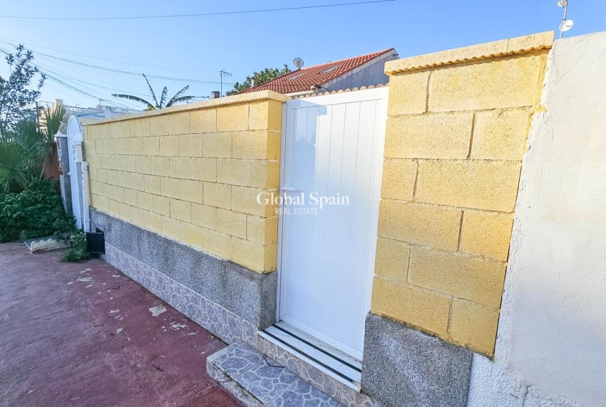 Wiederverkauf - HAUS -
TORREVIEJA - El limonar