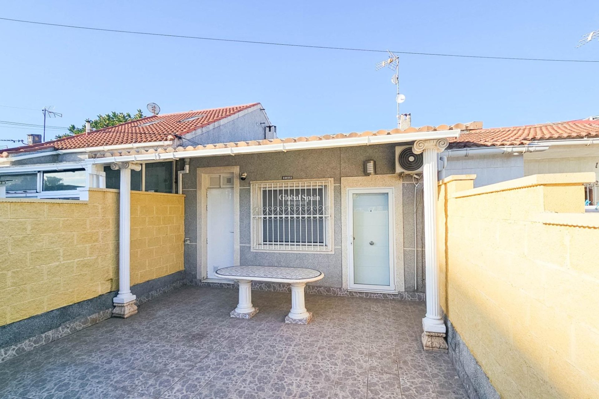 Wiederverkauf - HAUS -
TORREVIEJA - El limonar