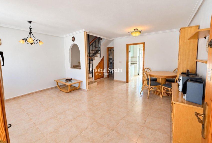 Wiederverkauf - HAUS -
TORREVIEJA - El limonar