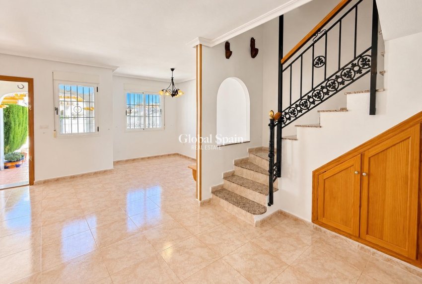 Wiederverkauf - HAUS -
TORREVIEJA - El limonar