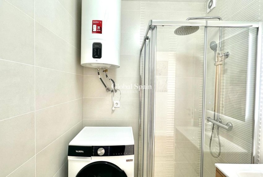 Wiederverkauf - HAUS -
TORREVIEJA - Estacion de autobuses