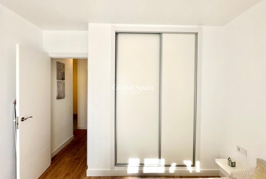 Wiederverkauf - HAUS -
TORREVIEJA - Estacion de autobuses