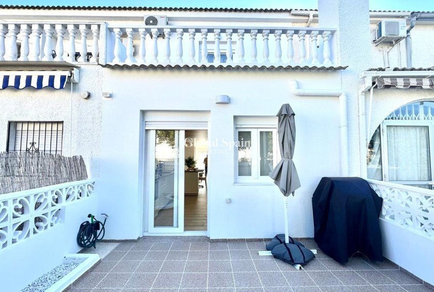 Wiederverkauf - HAUS -
TORREVIEJA - Estacion de autobuses