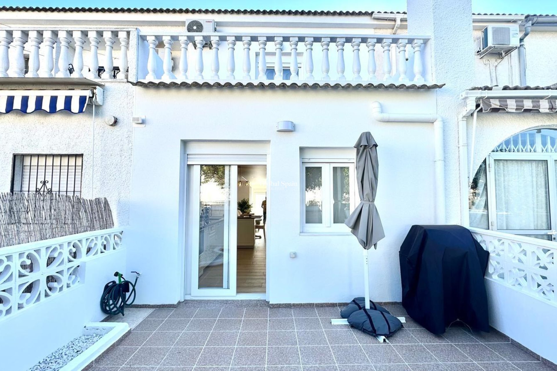 Wiederverkauf - HAUS -
TORREVIEJA - Estacion de autobuses