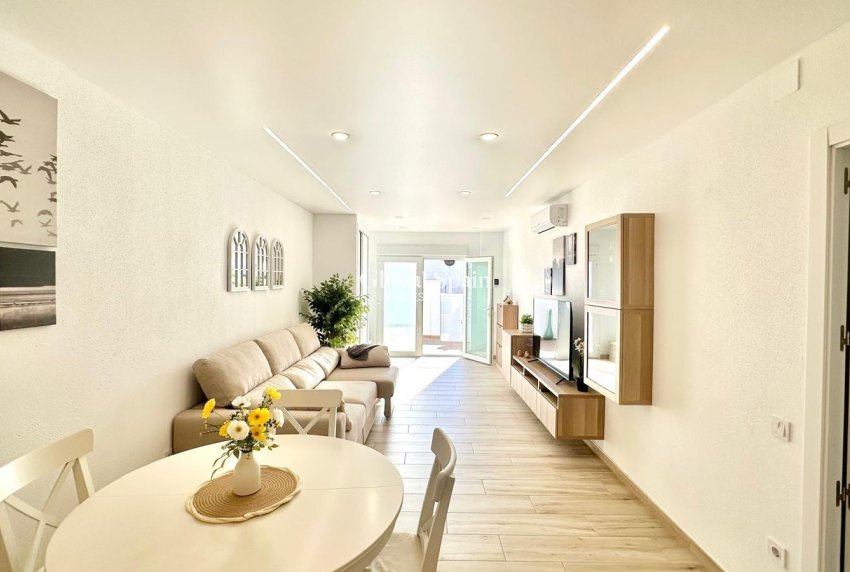 Wiederverkauf - HAUS -
TORREVIEJA - Estacion de autobuses