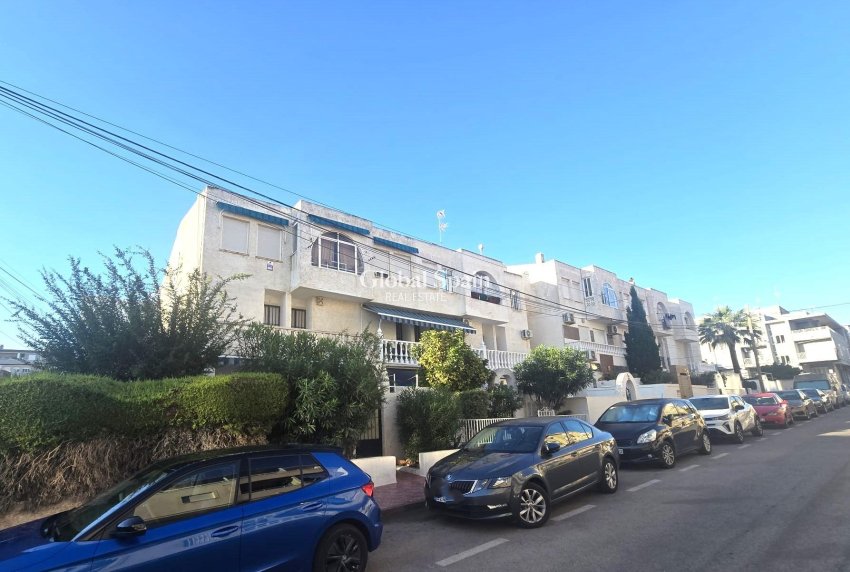 Wiederverkauf - HAUS -
TORREVIEJA - Habaneras