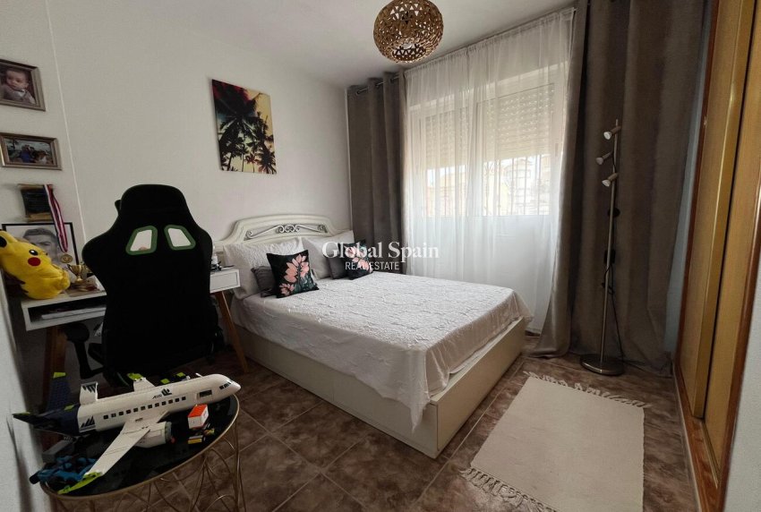 Wiederverkauf - HAUS -
TORREVIEJA - La Florida