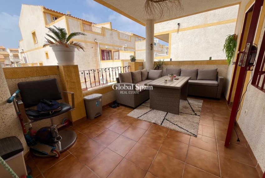 Wiederverkauf - HAUS -
TORREVIEJA - La Florida