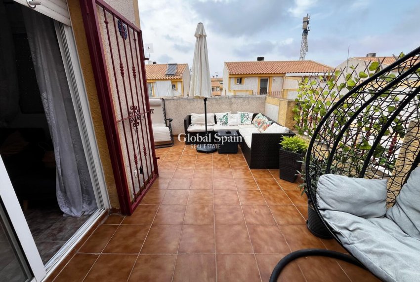 Wiederverkauf - HAUS -
TORREVIEJA - La Florida
