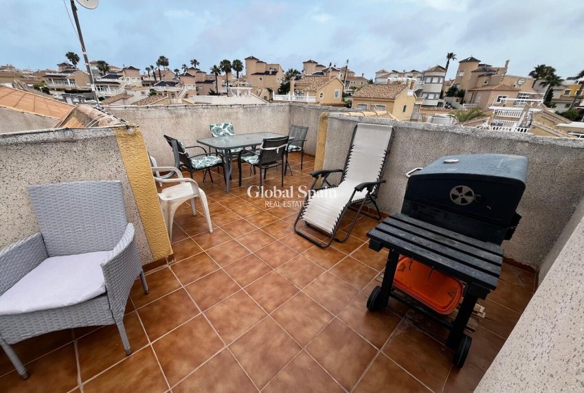 Wiederverkauf - HAUS -
TORREVIEJA - La Florida