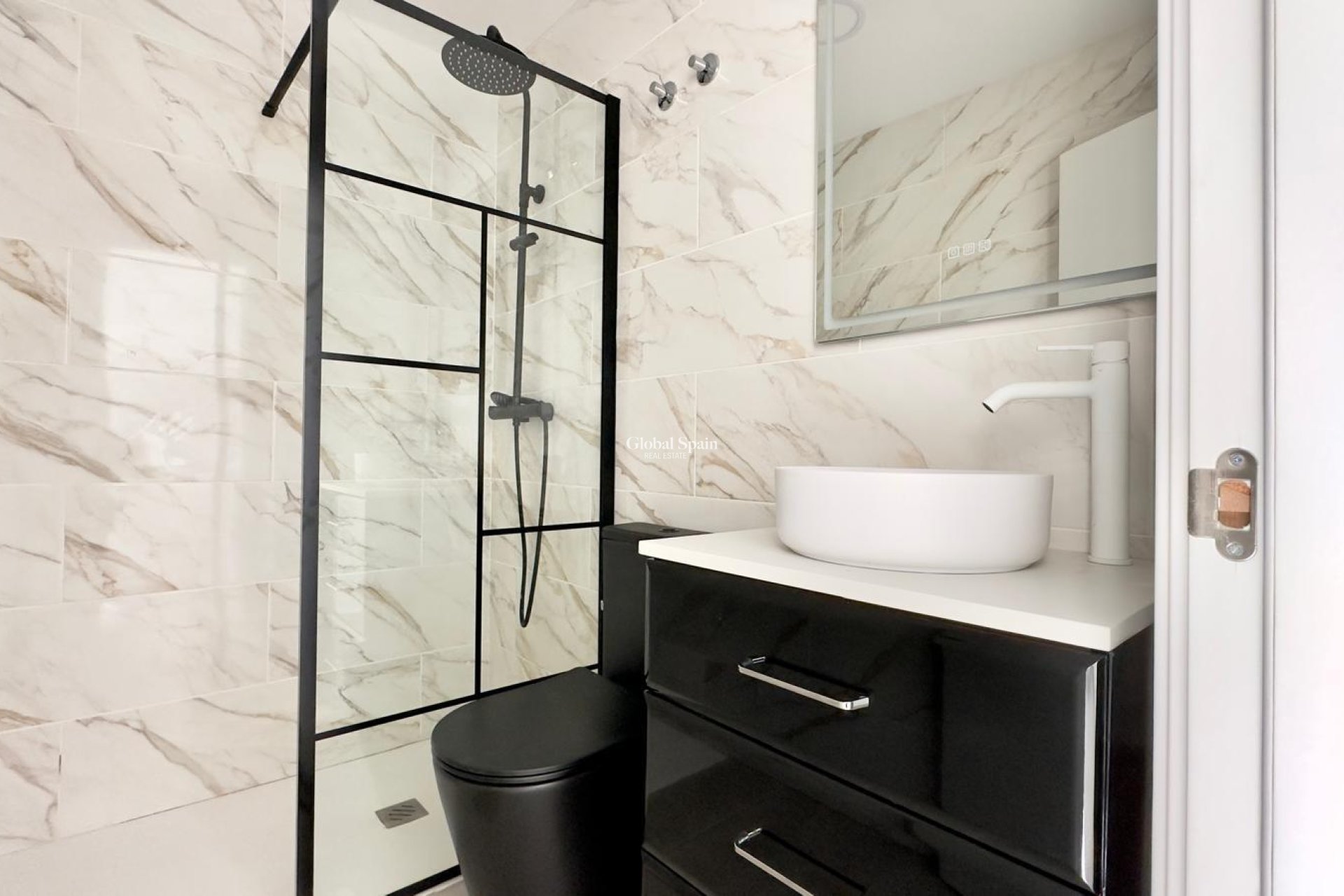 Wiederverkauf - HAUS -
TORREVIEJA - La Mata