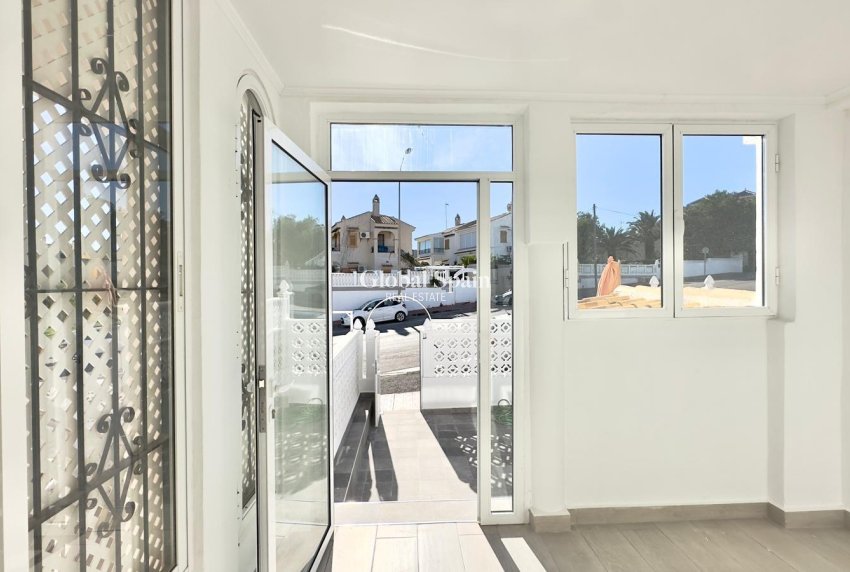 Wiederverkauf - HAUS -
TORREVIEJA - La Mata