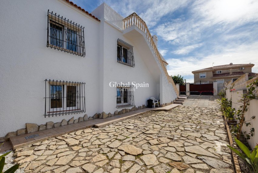 Wiederverkauf - HAUS -
TORREVIEJA - La Siesta - El Salado - Torreta