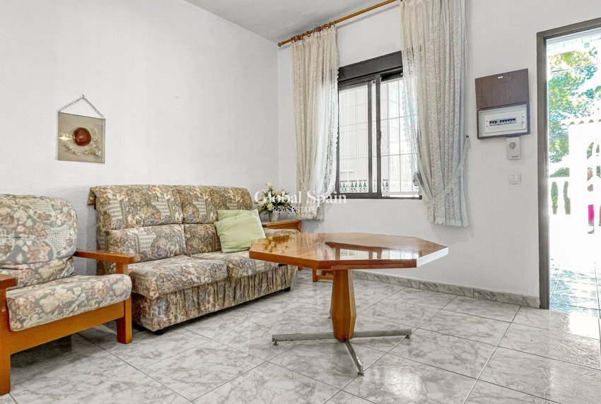 Wiederverkauf - HAUS -
TORREVIEJA - La Siesta - El Salado -  Torreta