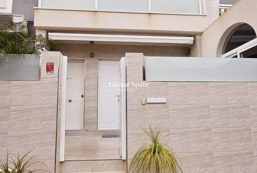 Wiederverkauf - HAUS -
TORREVIEJA - La Siesta