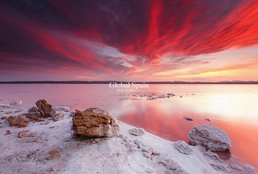 Wiederverkauf - HAUS -
TORREVIEJA - La Siesta