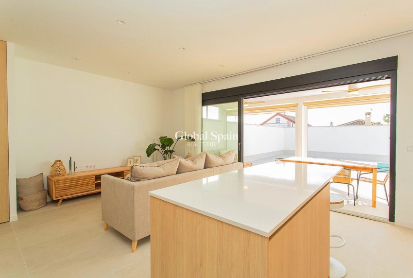 Wiederverkauf - HAUS -
TORREVIEJA - La Siesta