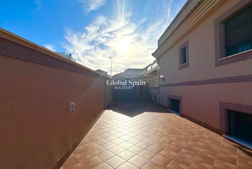 Wiederverkauf - HAUS -
TORREVIEJA - La Siesta