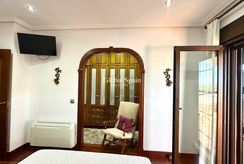 Wiederverkauf - HAUS -
TORREVIEJA - La Siesta