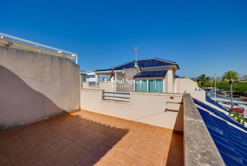 Wiederverkauf - HAUS -
TORREVIEJA - La Veleta