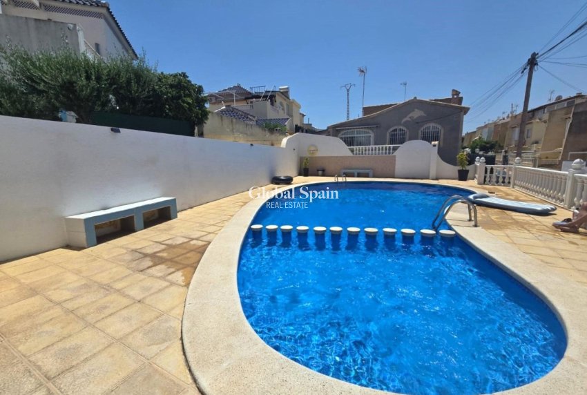 Wiederverkauf - HAUS -
TORREVIEJA - LOS BALCONES - LOS ALTOS