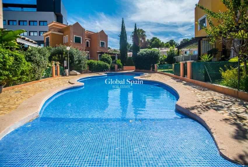 Wiederverkauf - HAUS -
TORREVIEJA - LOS BALCONES - LOS ALTOS
