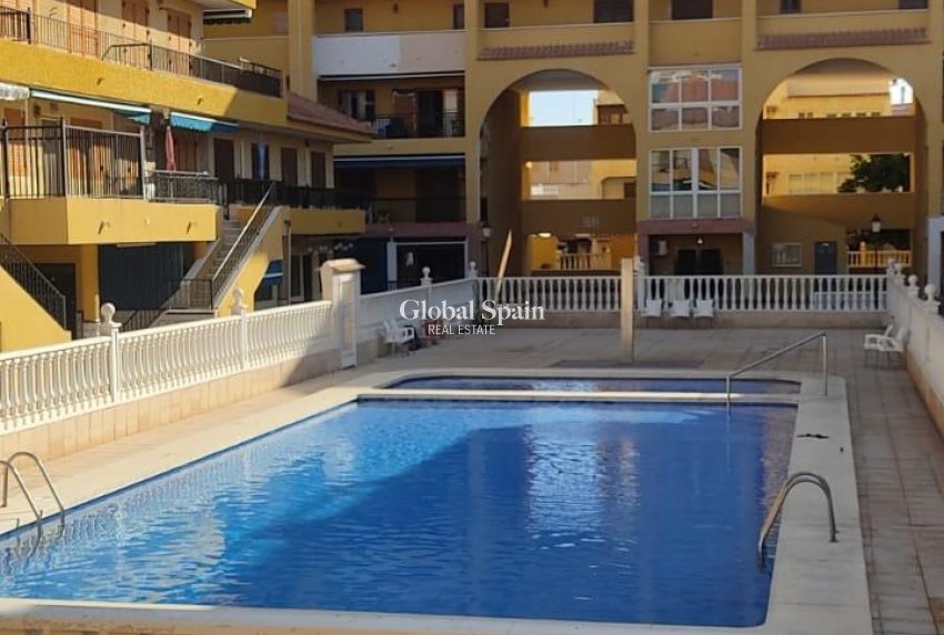 Wiederverkauf - HAUS -
TORREVIEJA - Los Europeos