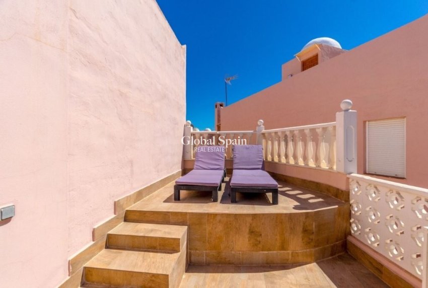 Wiederverkauf - HAUS -
TORREVIEJA - Los Frutales/ La Rosaleda