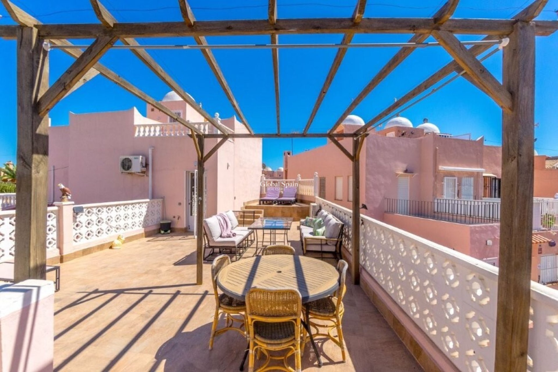 Wiederverkauf - HAUS -
TORREVIEJA - Los Frutales/ La Rosaleda