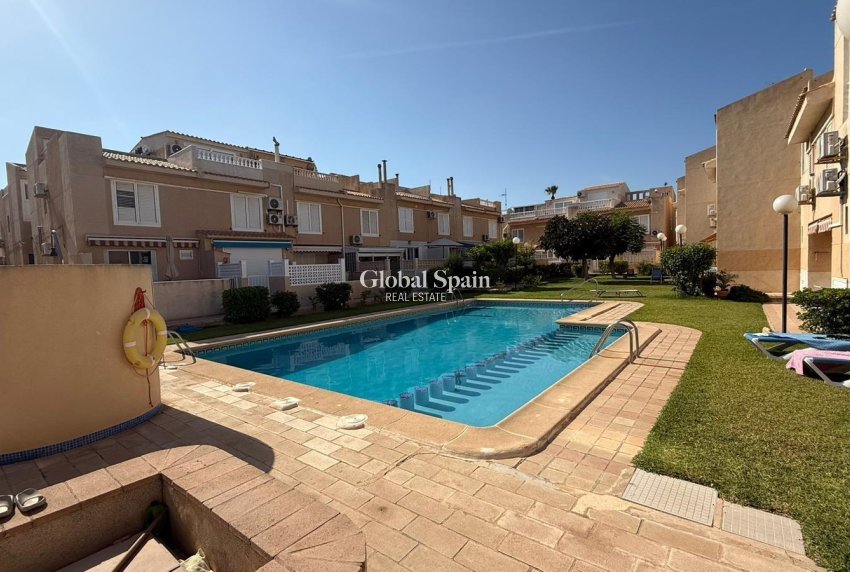 Wiederverkauf - HAUS -
TORREVIEJA - Los Frutales