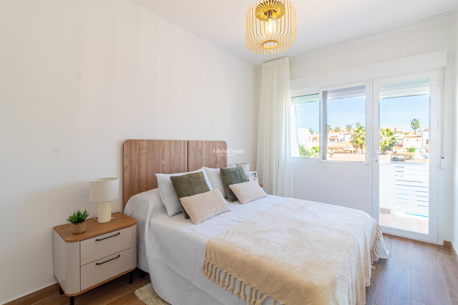 Wiederverkauf - HAUS -
TORREVIEJA - Los Frutales