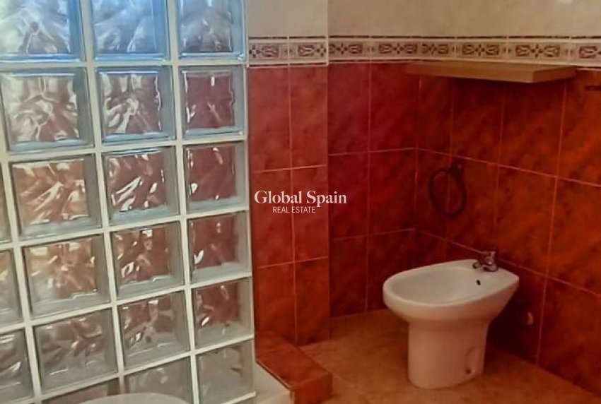 Wiederverkauf - HAUS -
TORREVIEJA - Nueva Torrevieja