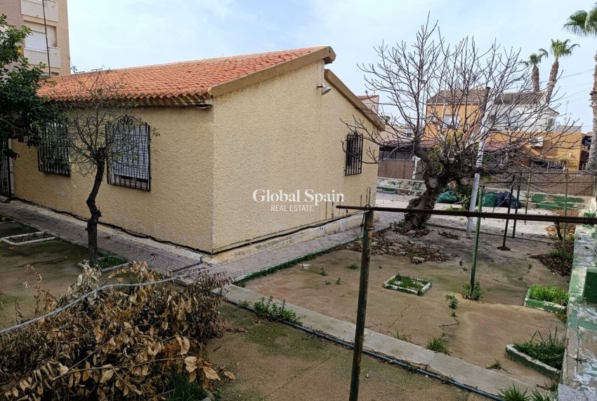 Wiederverkauf - HAUS -
TORREVIEJA - Nueva Torrevieja