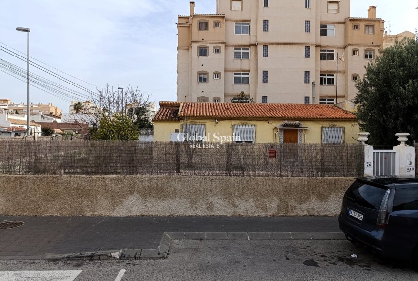 Wiederverkauf - HAUS -
TORREVIEJA - Nueva Torrevieja