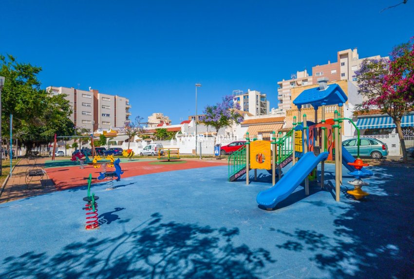 Wiederverkauf - HAUS -
TORREVIEJA - Nueva Torrevieja