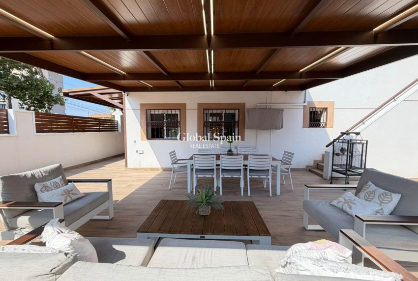 Wiederverkauf - HAUS -
TORREVIEJA - Nueva Torrevieja