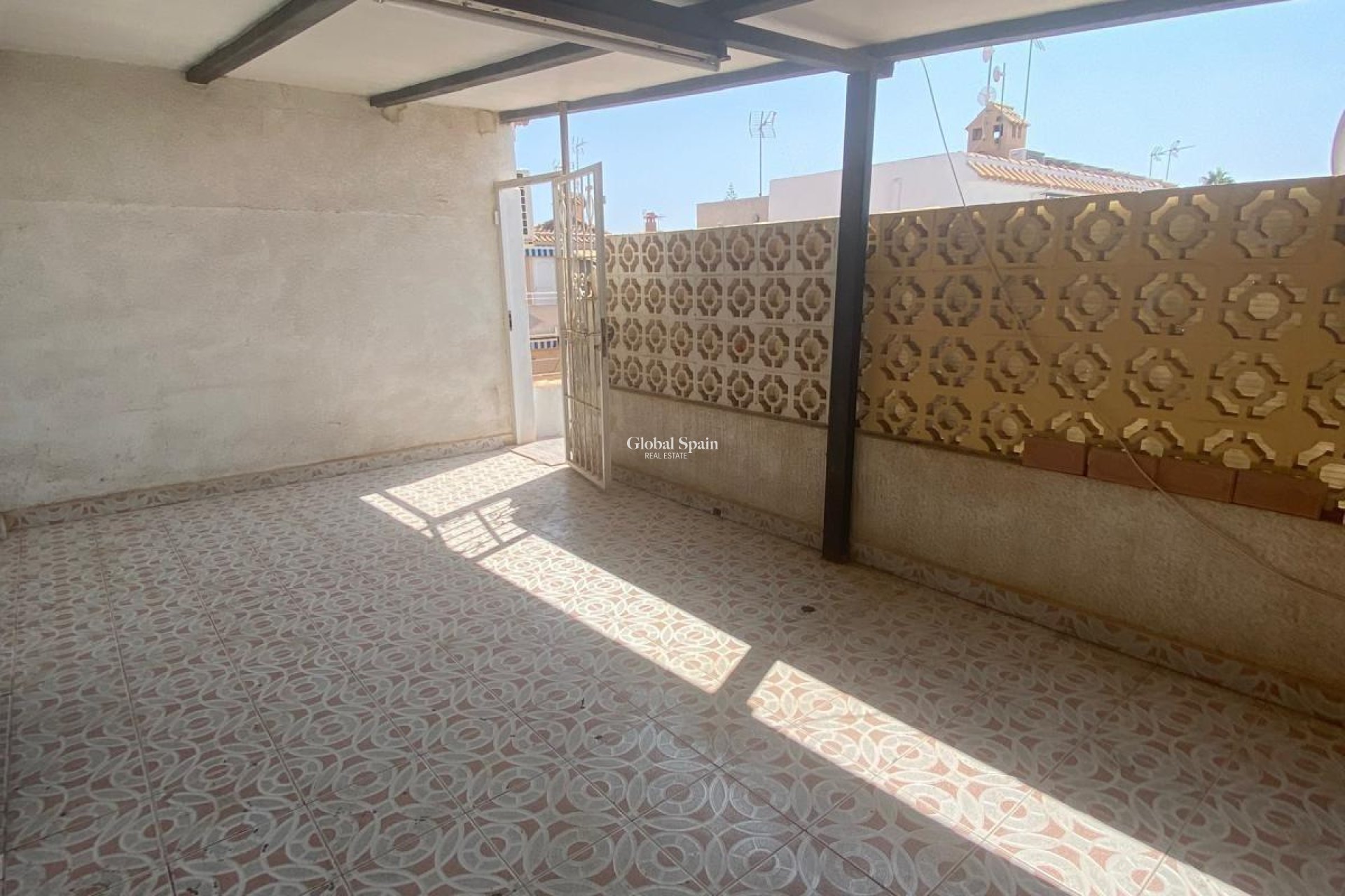 Wiederverkauf - HAUS -
TORREVIEJA - Parque Acuático - Sector 25