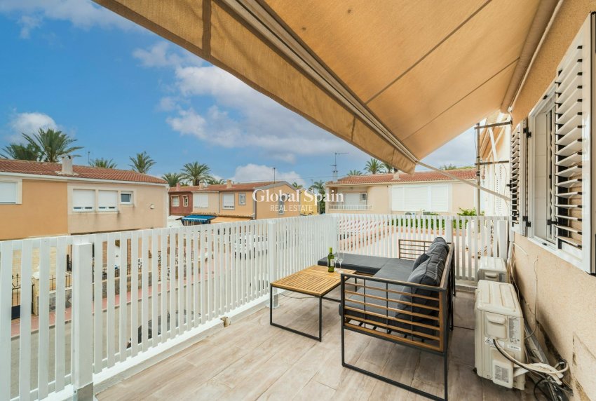 Wiederverkauf - HAUS -
TORREVIEJA - Playa De Los Náufragos