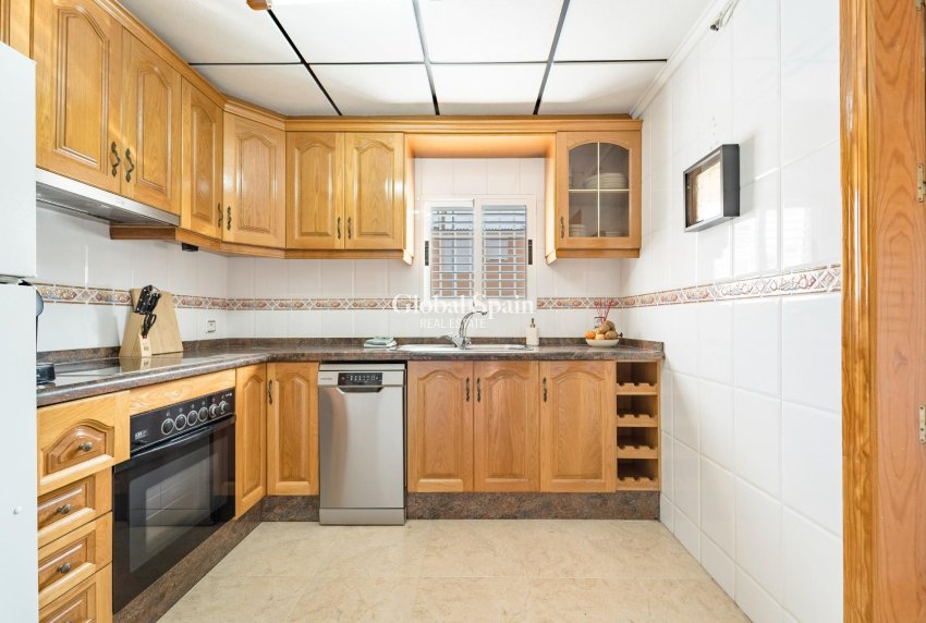 Wiederverkauf - HAUS -
TORREVIEJA - Playa De Los Náufragos