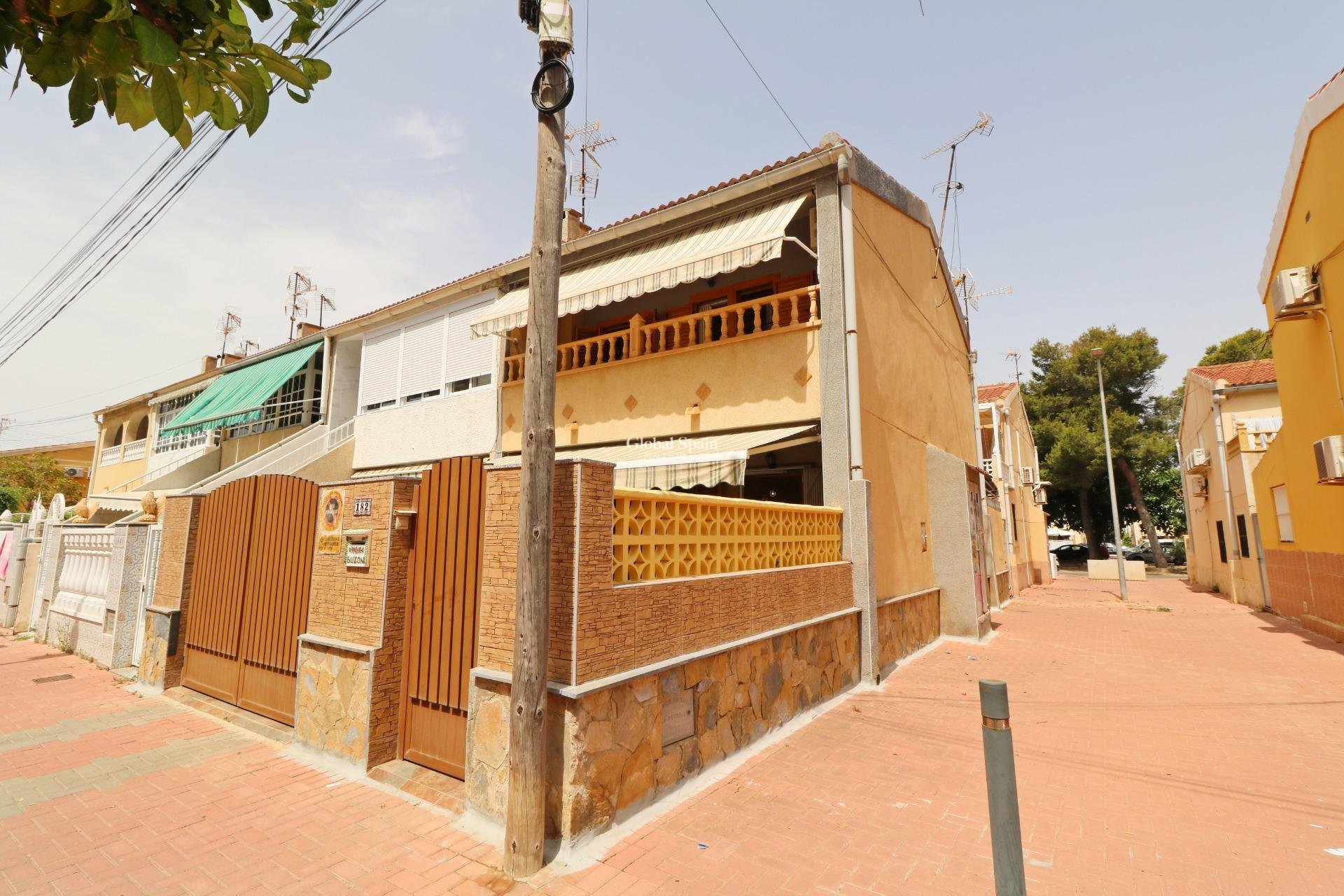 Wiederverkauf - HAUS -
TORREVIEJA - Playa De Los Náufragos