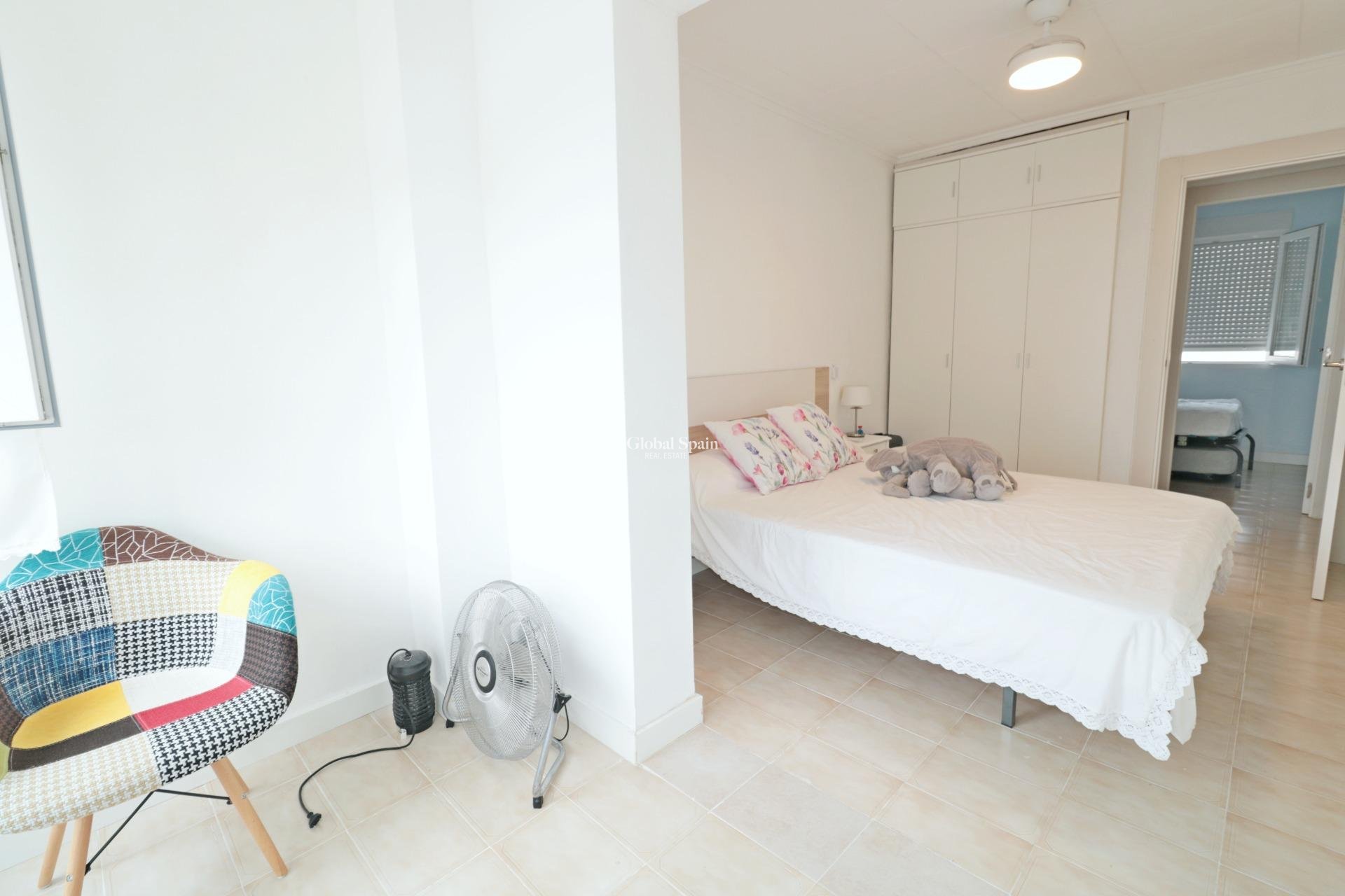 Wiederverkauf - HAUS -
TORREVIEJA - Playa De Los Náufragos