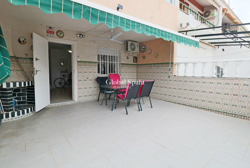 Wiederverkauf - HAUS -
TORREVIEJA - Playa De Los Náufragos