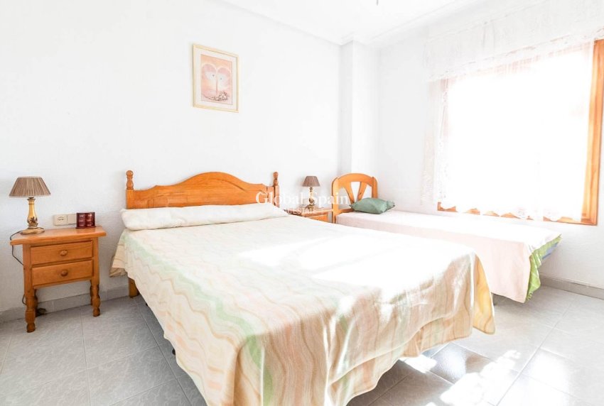 Wiederverkauf - HAUS -
TORREVIEJA - Playa del Cura