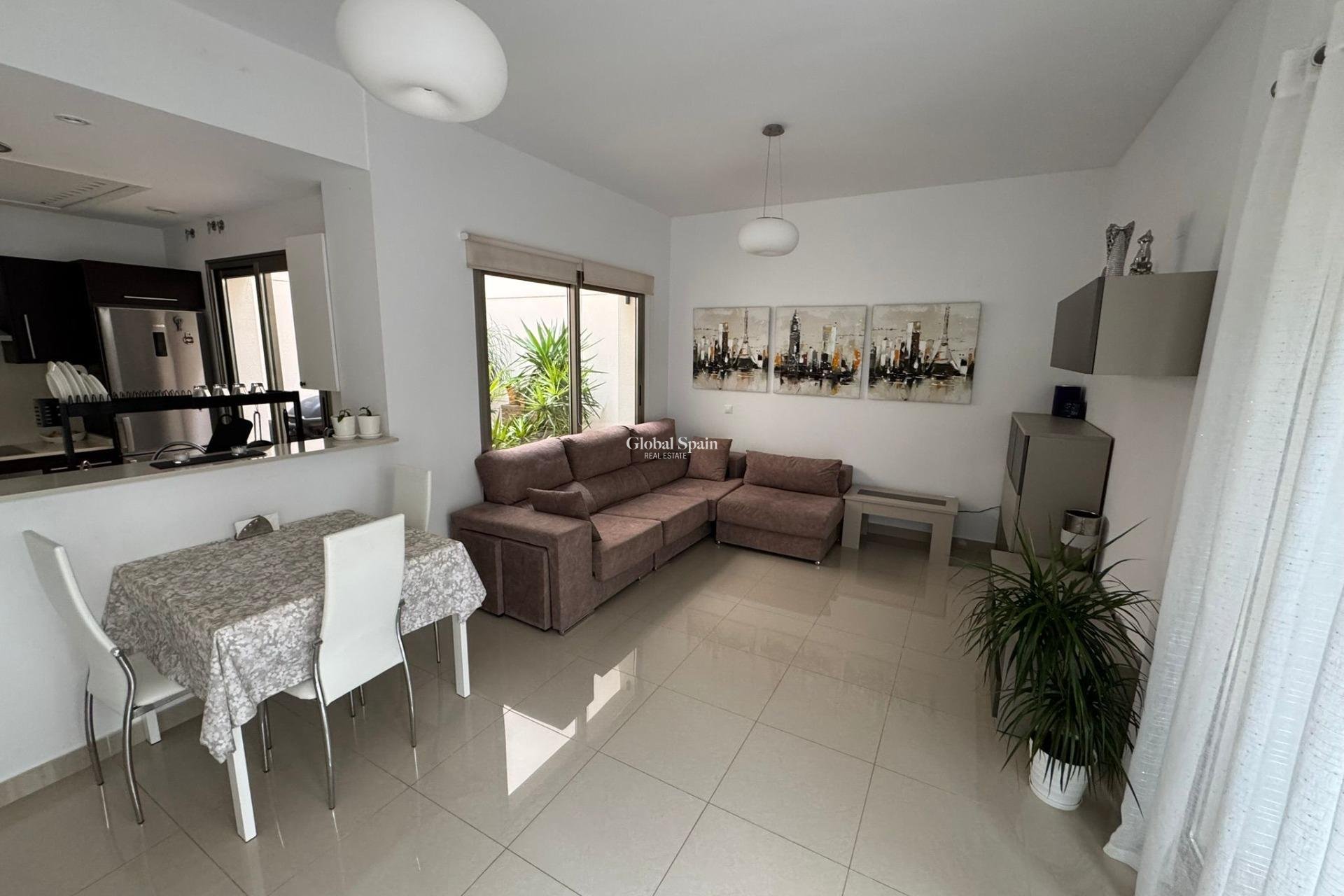 Wiederverkauf - HAUS -
TORREVIEJA - Punta Prima